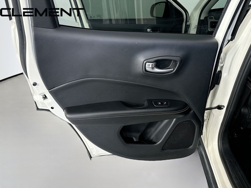 Jeep Compass Vehicle Full-screen Gallery Image 29