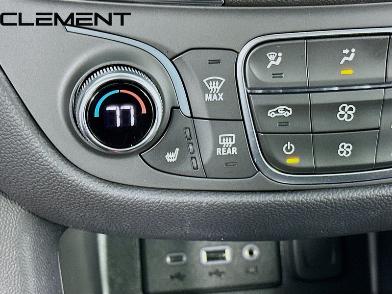 Chevrolet Equinox Vehicle Full-screen Gallery Image 22