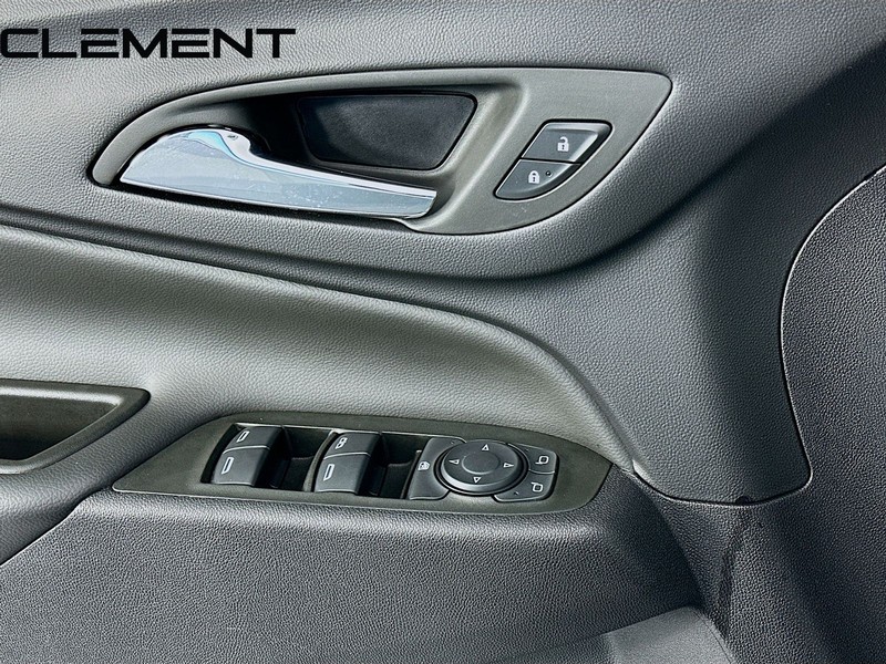 Chevrolet Equinox Vehicle Full-screen Gallery Image 24