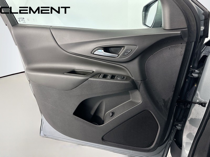 Chevrolet Equinox Vehicle Full-screen Gallery Image 26