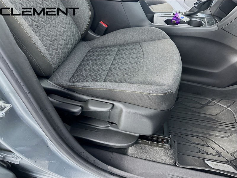 Chevrolet Equinox Vehicle Full-screen Gallery Image 32