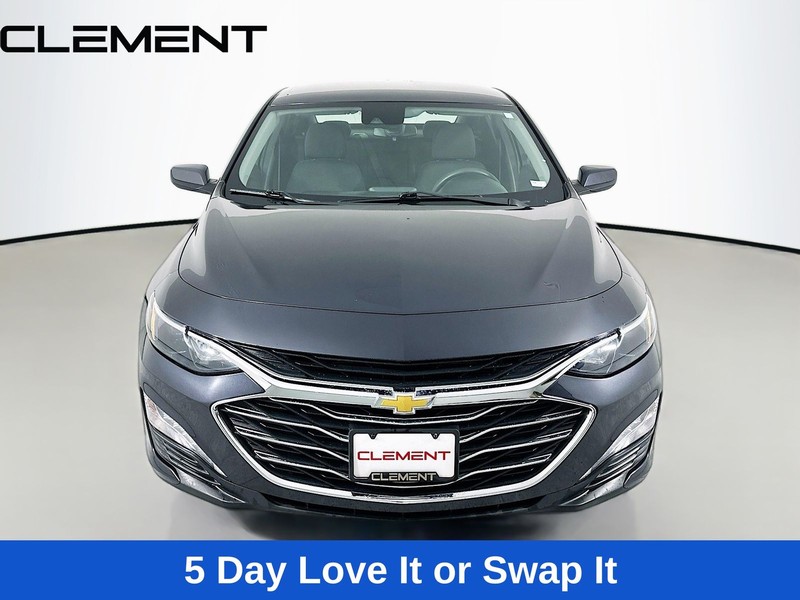 Chevrolet Malibu Vehicle Full-screen Gallery Image 2