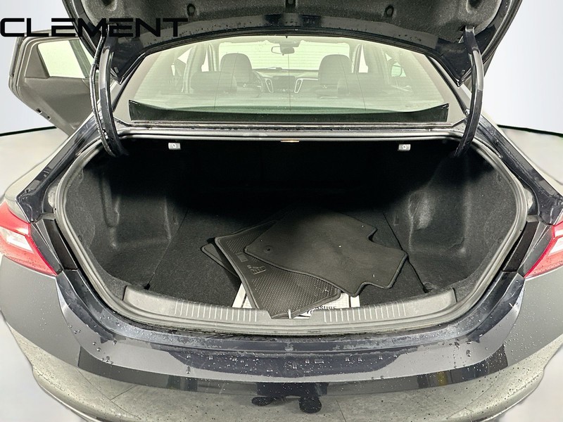 Chevrolet Malibu Vehicle Full-screen Gallery Image 9