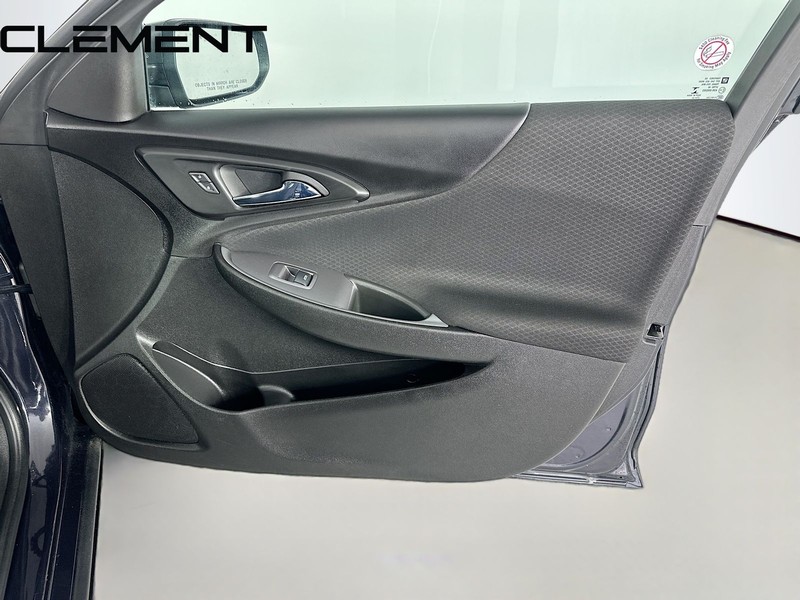 Chevrolet Malibu Vehicle Full-screen Gallery Image 34