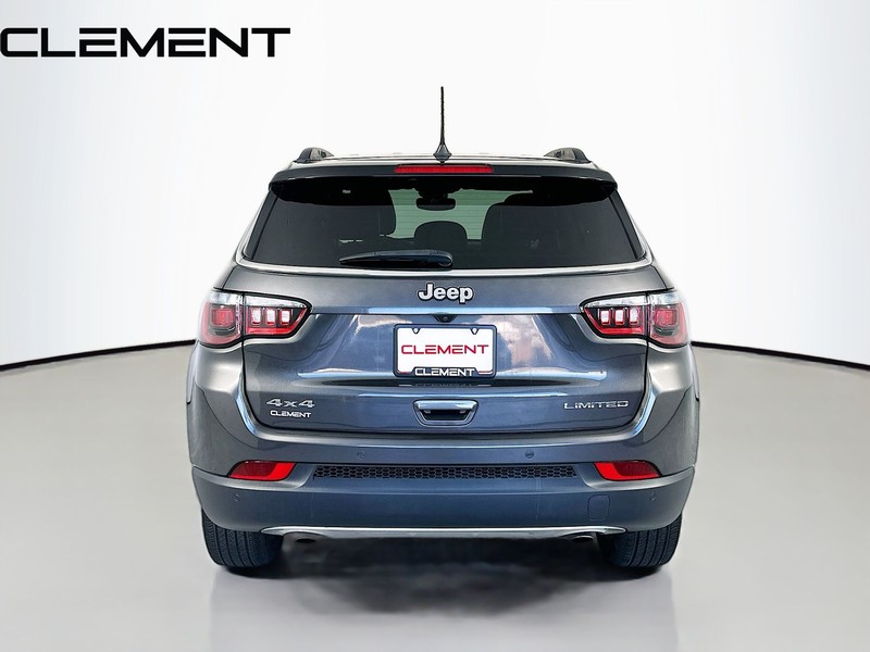 Jeep Compass Vehicle Full-screen Gallery Image 7