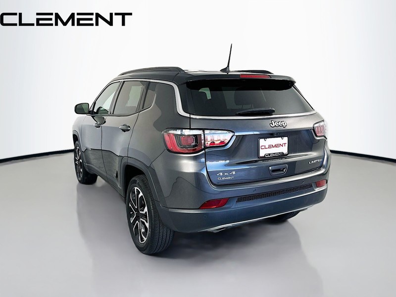 Jeep Compass Vehicle Full-screen Gallery Image 8