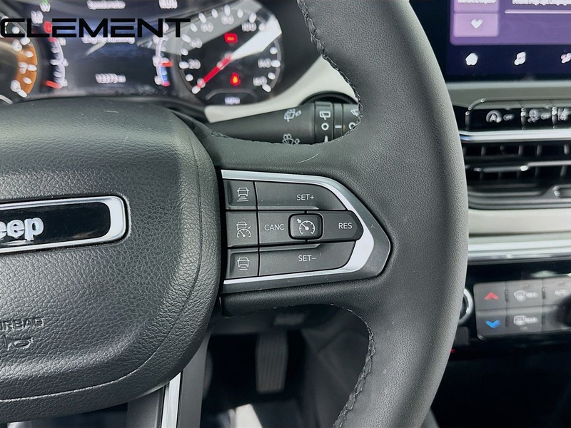 Jeep Compass Vehicle Full-screen Gallery Image 16