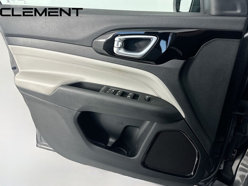 Jeep Compass Vehicle Full-screen Gallery Image 24