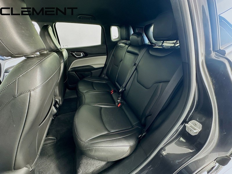 Jeep Compass Vehicle Full-screen Gallery Image 29