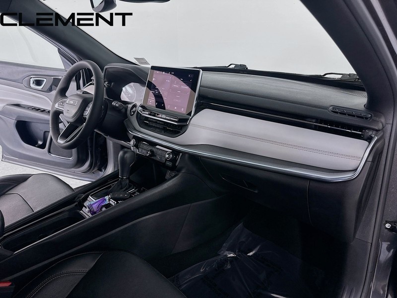 Jeep Compass Vehicle Full-screen Gallery Image 32