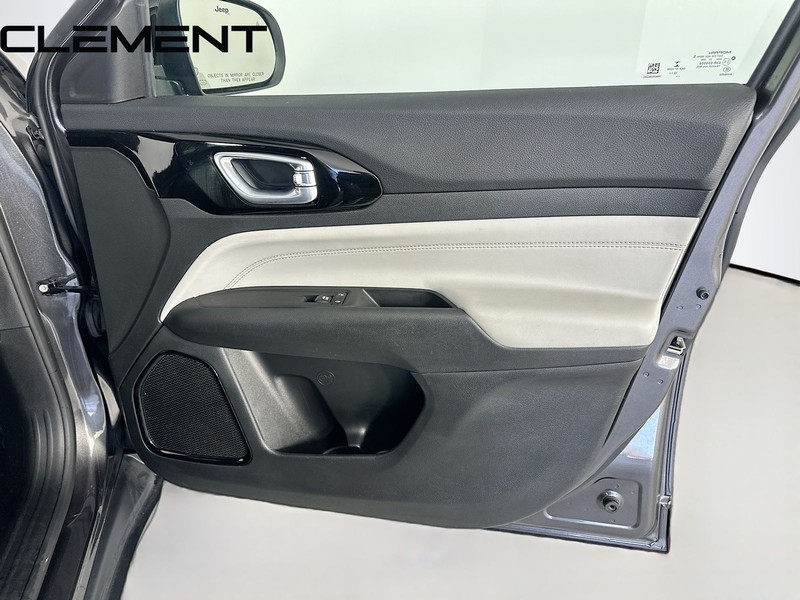 Jeep Compass Vehicle Full-screen Gallery Image 33