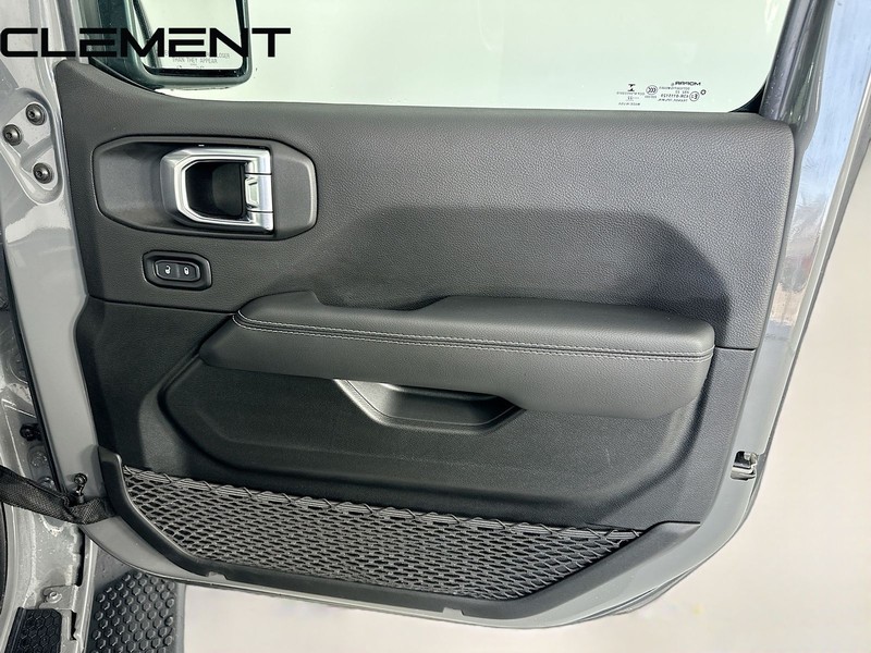 Jeep Wrangler 4xe Vehicle Full-screen Gallery Image 34