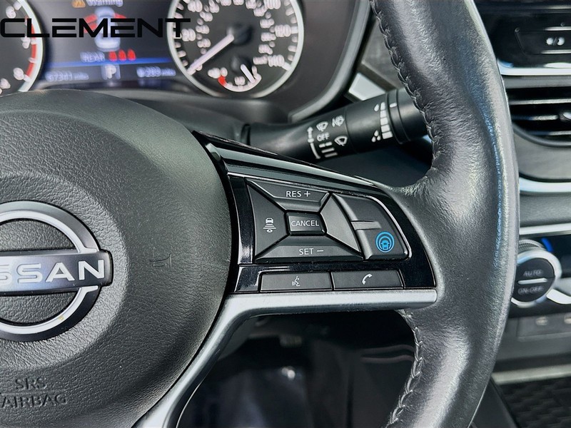 Nissan Altima Vehicle Full-screen Gallery Image 16