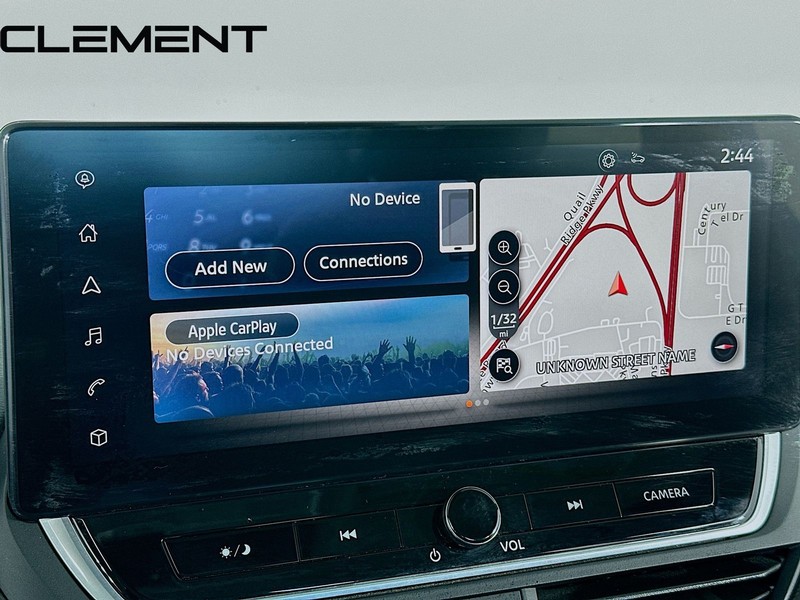 Nissan Altima Vehicle Full-screen Gallery Image 18