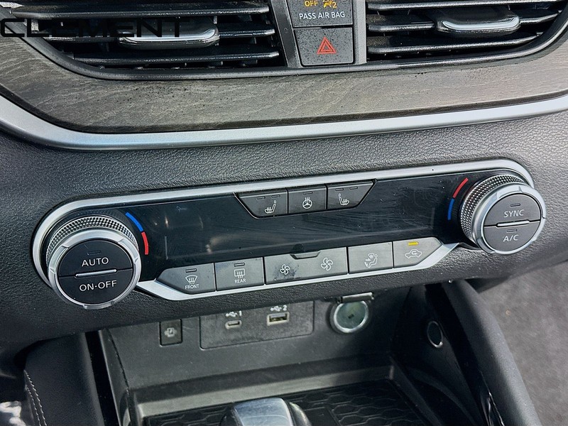 Nissan Altima Vehicle Full-screen Gallery Image 21