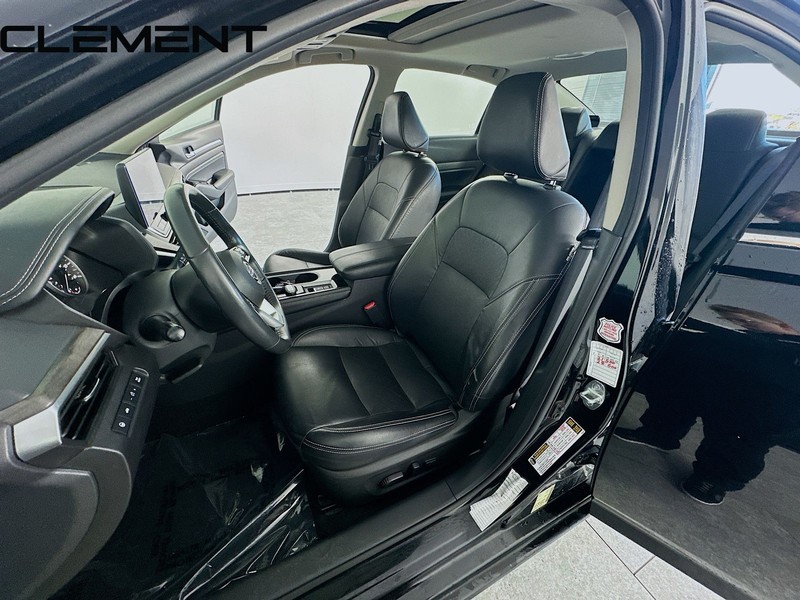 Nissan Altima Vehicle Full-screen Gallery Image 31