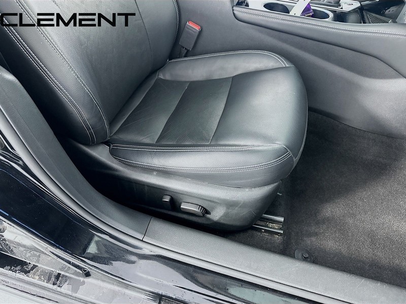 Nissan Altima Vehicle Full-screen Gallery Image 34