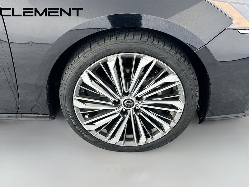 Nissan Altima Vehicle Full-screen Gallery Image 37