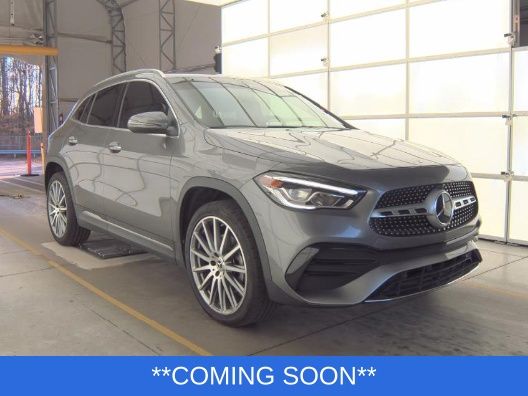 Mercedes-Benz GLA Vehicle Full-screen Gallery Image 2