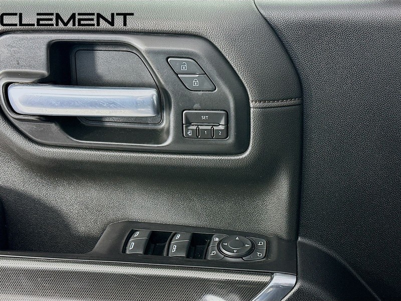 GMC Sierra 1500 Vehicle Full-screen Gallery Image 23