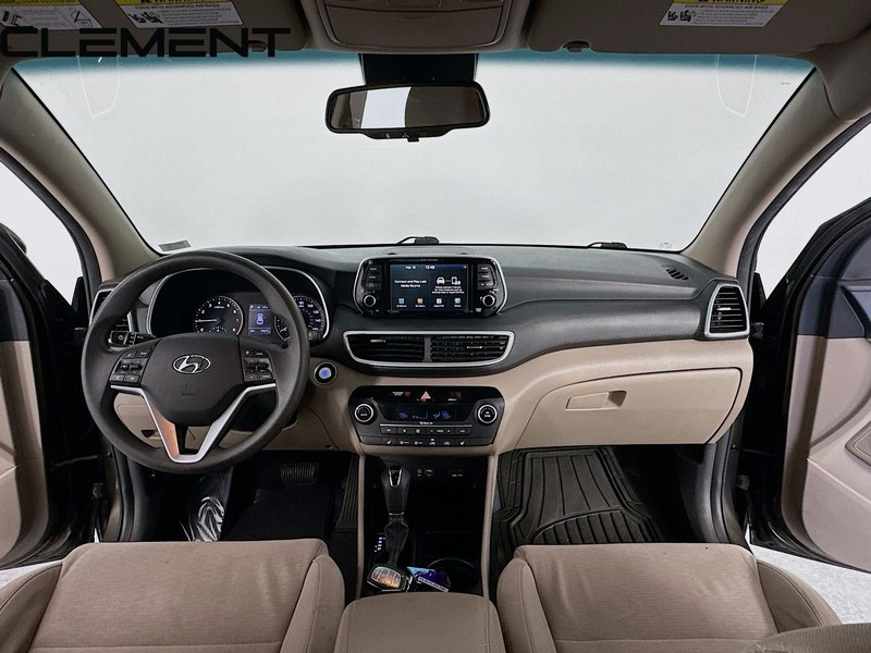 Hyundai Tucson Vehicle Full-screen Gallery Image 11