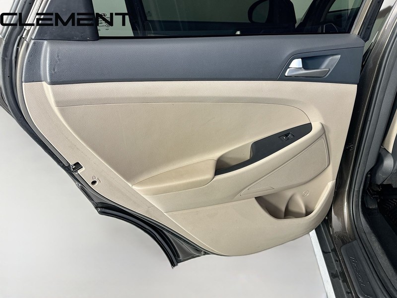 Hyundai Tucson Vehicle Full-screen Gallery Image 29