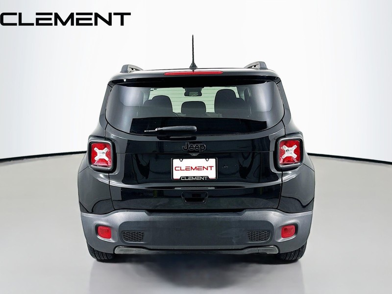 Jeep Renegade Vehicle Full-screen Gallery Image 7