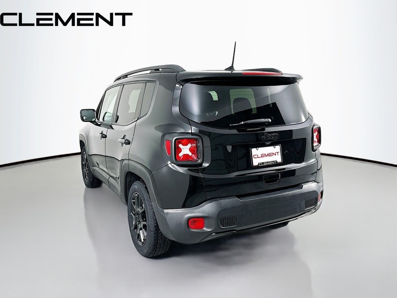 Jeep Renegade Vehicle Full-screen Gallery Image 8