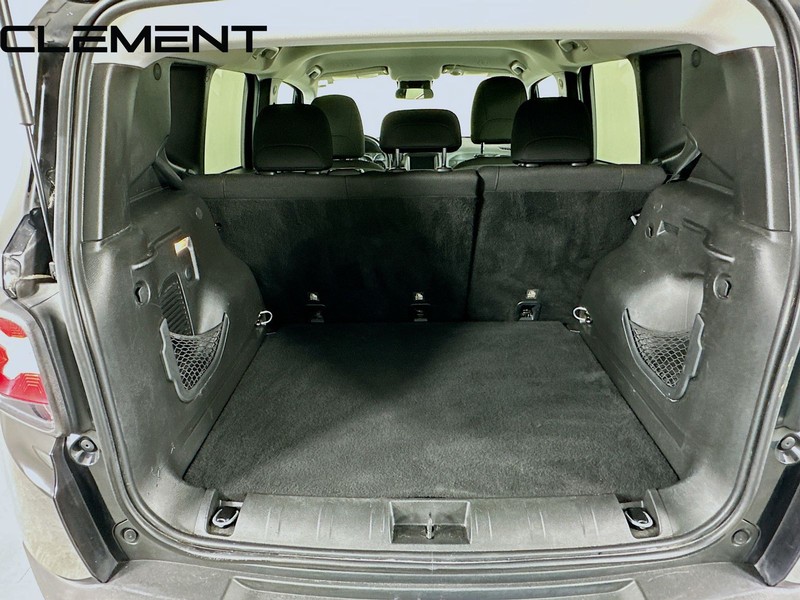 Jeep Renegade Vehicle Full-screen Gallery Image 9