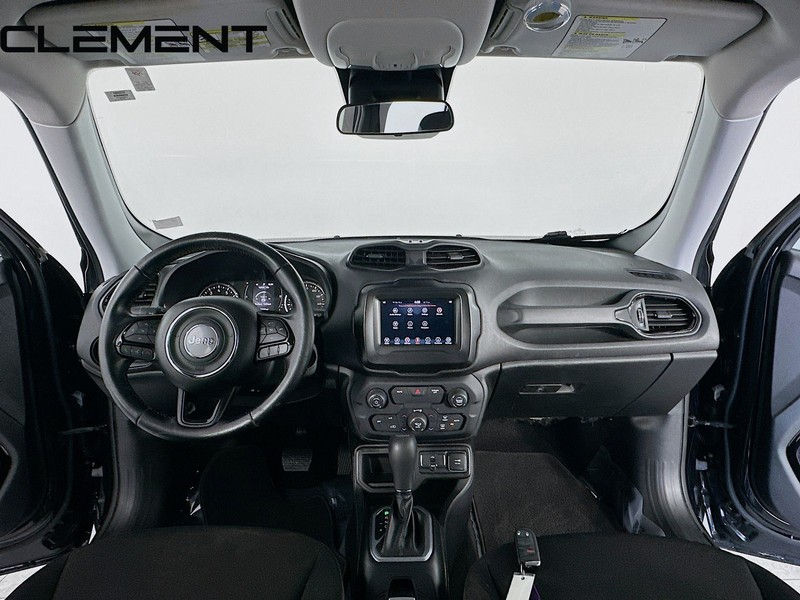 Jeep Renegade Vehicle Full-screen Gallery Image 11
