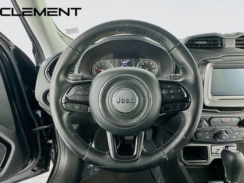 Jeep Renegade Vehicle Full-screen Gallery Image 13