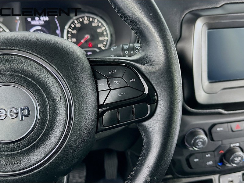 Jeep Renegade Vehicle Full-screen Gallery Image 16