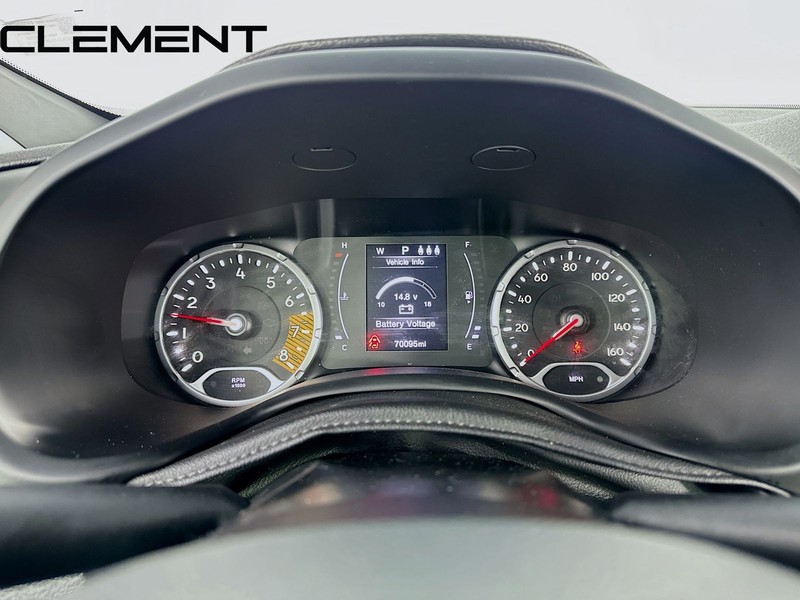 Jeep Renegade Vehicle Full-screen Gallery Image 17