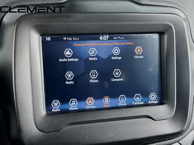 Jeep Renegade Vehicle Full-screen Gallery Image 18