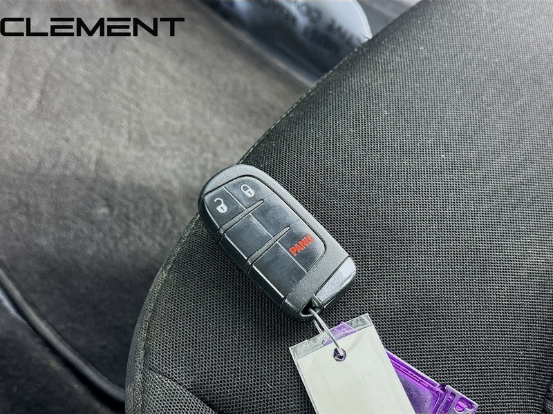 Jeep Renegade Vehicle Full-screen Gallery Image 22