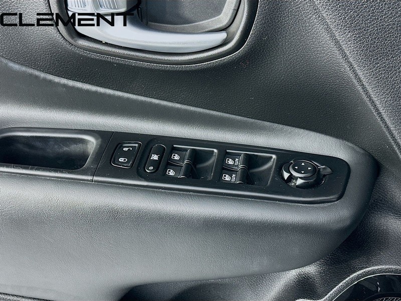 Jeep Renegade Vehicle Full-screen Gallery Image 23