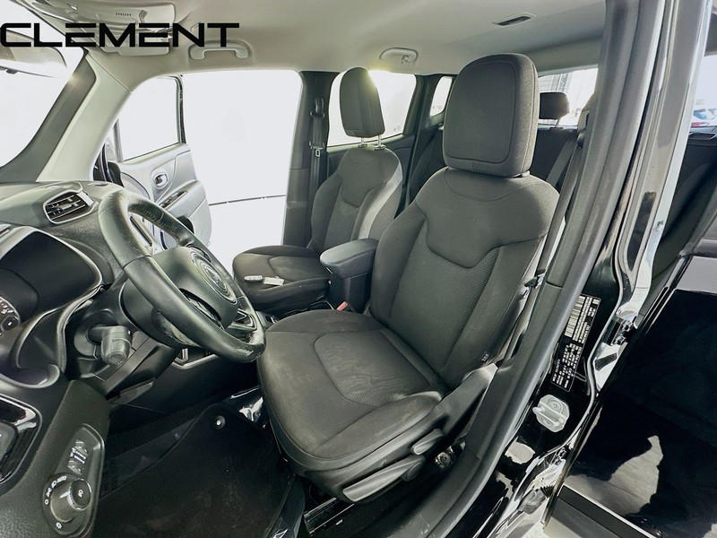 Jeep Renegade Vehicle Full-screen Gallery Image 27