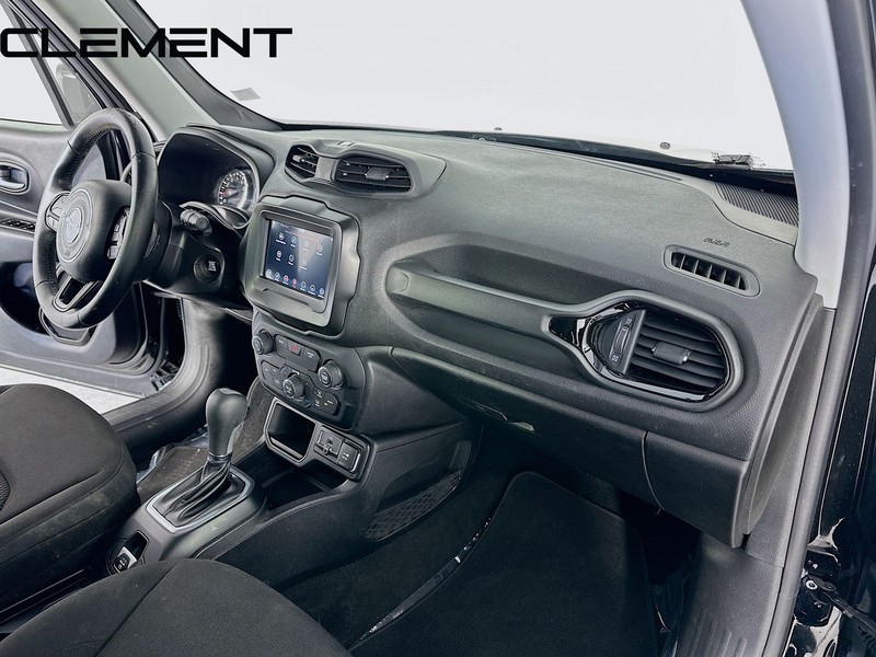 Jeep Renegade Vehicle Full-screen Gallery Image 32