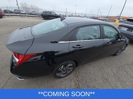 Hyundai Elantra Vehicle Full-screen Gallery Image 2