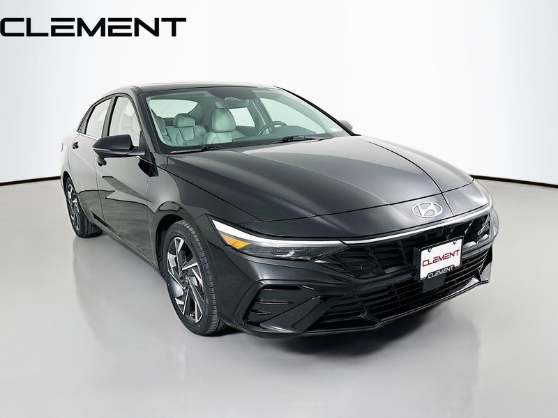 Hyundai Elantra Vehicle Full-screen Gallery Image 3