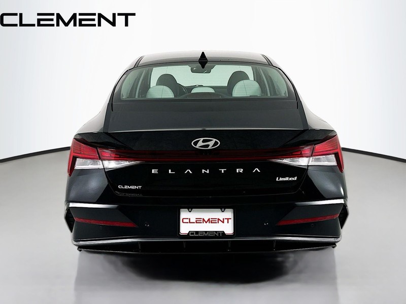 Hyundai Elantra Vehicle Full-screen Gallery Image 7
