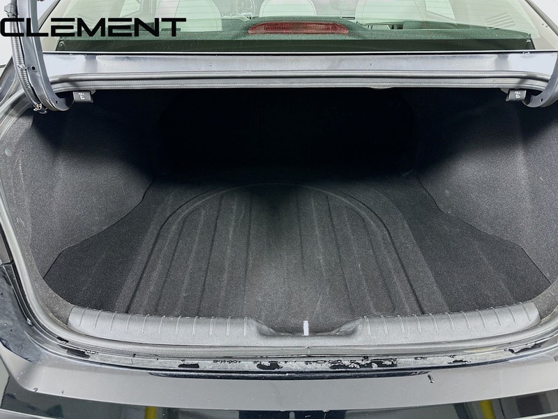 Hyundai Elantra Vehicle Full-screen Gallery Image 9