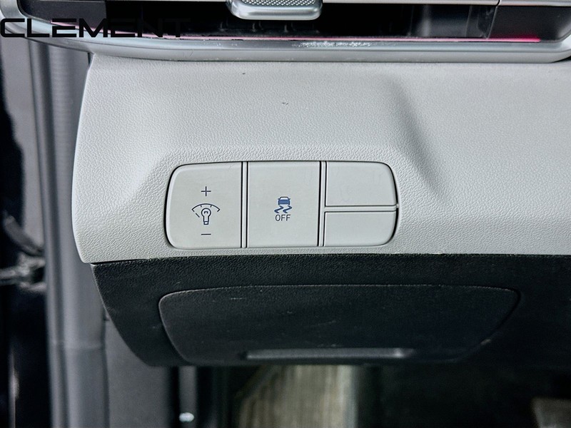 Hyundai Elantra Vehicle Full-screen Gallery Image 12