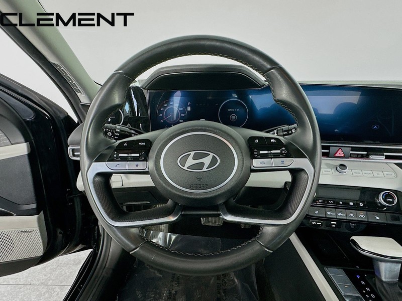 Hyundai Elantra Vehicle Full-screen Gallery Image 13