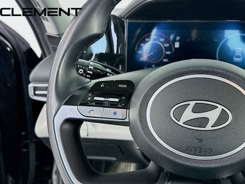 Hyundai Elantra Vehicle Full-screen Gallery Image 14