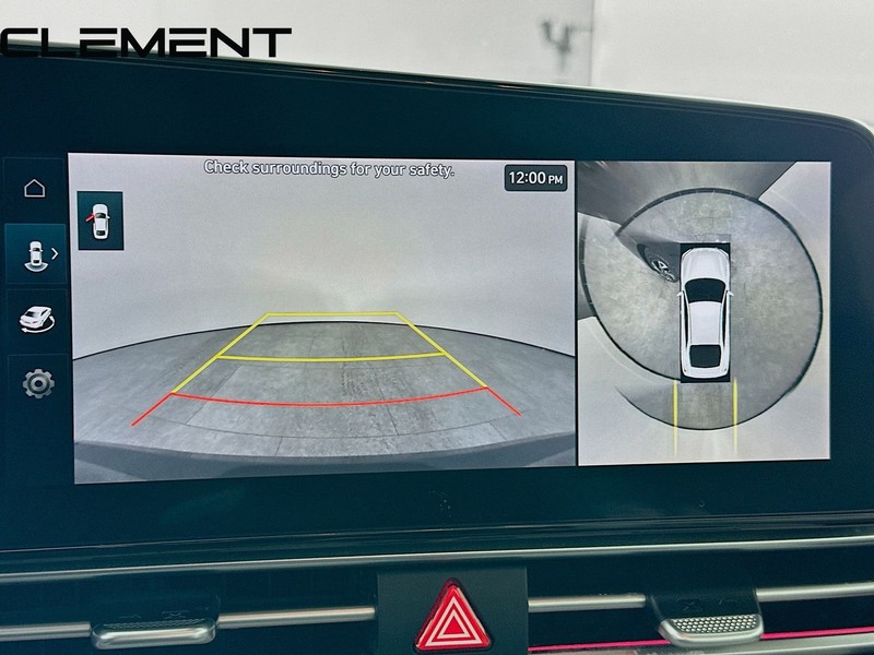 Hyundai Elantra Vehicle Full-screen Gallery Image 19