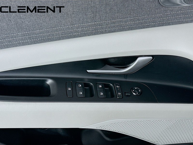 Hyundai Elantra Vehicle Full-screen Gallery Image 27