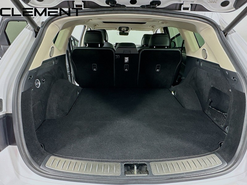 Genesis GV80 Vehicle Full-screen Gallery Image 9