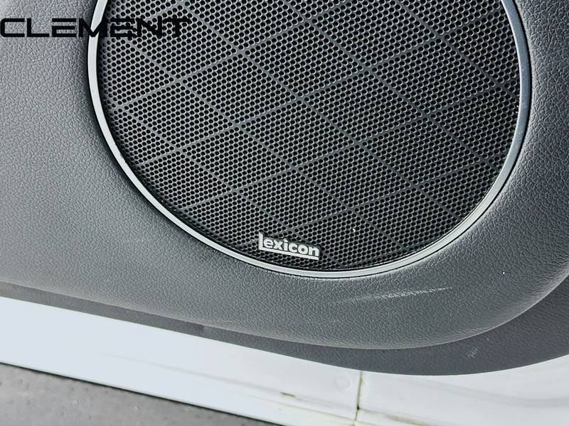 Genesis GV80 Vehicle Full-screen Gallery Image 26