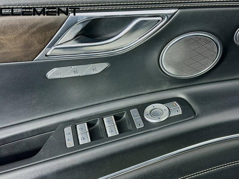 Genesis GV80 Vehicle Full-screen Gallery Image 27